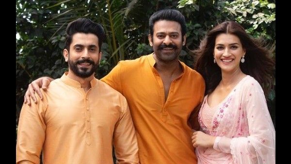 ‘ఆదిపురుష్’ నుంచి అదిరిపోయే సర్‌ప్రైజ్: ముందుగా ఆమెతోనే మొదలు పెట్టబోతున్నారట