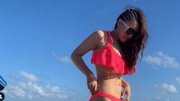 ఎన్నాళ్లకెన్నాళ్లకు... హాట్ బికినితో మైండ్ బ్లాక్ అయ్యేలా చేసిన హన్సిక