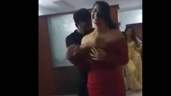 RGV మరోసారి షాక్.. అమ్మాయితో కలిసి రొమాంటిక్ డ్యాన్స్.. వీడియో వైరల్