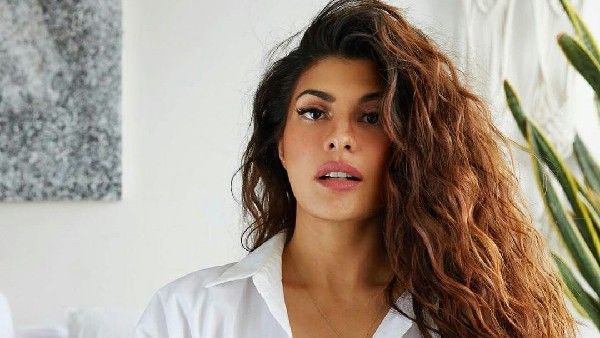 Jacqueline Fernandez మెడకు మనీలాండరింగ్ కేసు... ప్రియుడితో సహజీవనం చేస్తూ అలా బుక్కైందట!