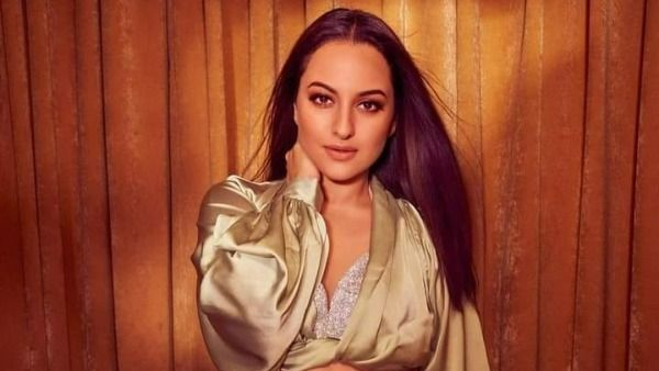 Sonakshi Sinha టాలీవుడ్ డైరెక్టర్‌కు షాక్.. సమంత, నయనతార రేంజ్‌లో రెమ్యునరేషన్ డిమాండ్