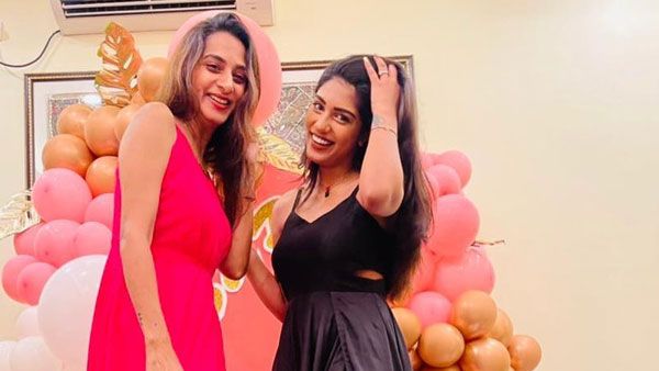 కూతురితో కలిసి సురేఖవాణి హాట్ స్టిల్.. మొదటిసారి ఆ అందాలను ఘాటుగా చూపిస్తూ..