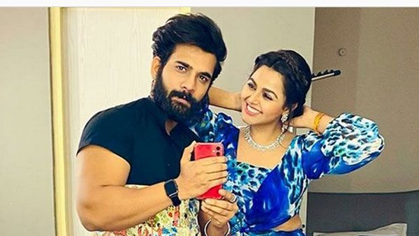 అఖిల్ సార్థక్ బెడ్‌రూంలో మోనాల్ గజ్జర్: అతడితో అలాంటి అంత క్లోజ్‌గా.. వెనుక నుంచి పట్టుకుని!