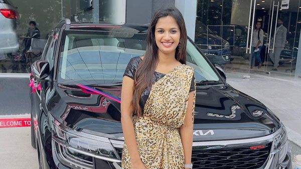 ఖరీదైన కారును కొన్న అరియాానా గ్లోరి.. దాని ధర ఎంతంటే?