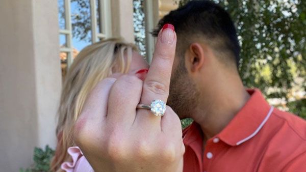 మూడో పెళ్లికి సిద్ధమైన పాపులర్ సింగర్.. అలా వేలెత్తి చూపుతూ ప్రియుడితో లిప్‌లాక్.. ట్విస్ట్ ఏమిటంటే?