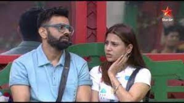Bigg Boss: బిగ్ బాస్‌లో బయట పడిన లవ్ ట్రాక్.. నాగార్జున ముందే ఆమె అలా చేయడంతో సీక్రెట్ లీక్