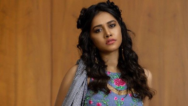 మహేష్ బాబు త్రివిక్రమ్ సినిమాలో ఇస్మార్ట్ బ్యూటీ .. భలే హింట్ ఇచ్చిందిగా ?