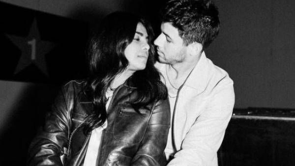 నిక్ జోనస్‌తో ప్రియాంక చోప్రా రచ్చ: డార్క్ రూమ్‌లో ఒకరిపై ఒకరు.. పర్సనల్ ఫొటో వైరల్!