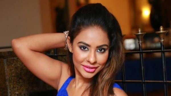 బూతులతో రెచ్చిపోయిన శ్రీరెడ్డి: ఆ శృంగారం ఎలా చేస్తారో వివరిస్తూ వీడియో.. అక్కలు, ఆంటీల కోసమే అంటూ!