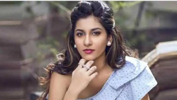 బ్రా ఒక్కటే ధరించి విష్ణుప్రియ రచ్చ: ఇంతకు ముందెన్నడూ చూడనంత ఘాటు ఫోజులతో!