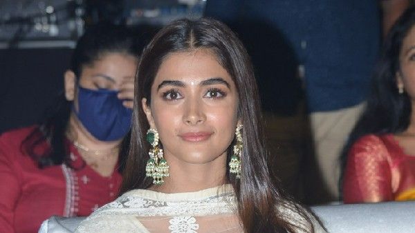 Pooja Hegde..అల్లు అరవింద్ నాకు అలాంటి మెసేజ్.. భయపడుతూ ఆ మెసేజ్‌ను చదివాను అంటూ
