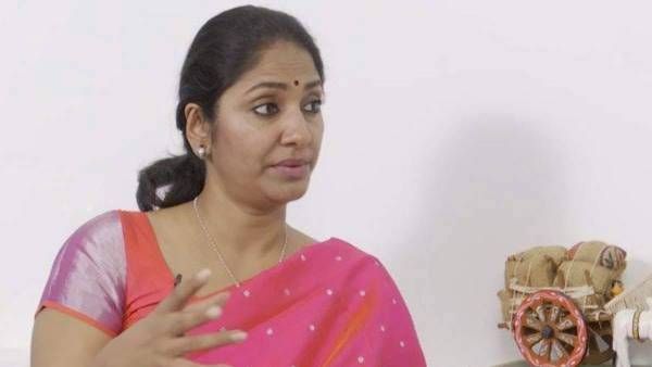 జనాల ఇళ్లలోకి వదలడానికి ముఖ్యమైన వార్తలు లేవా? మీడియాపై ఝాన్సీ ఎటాక్