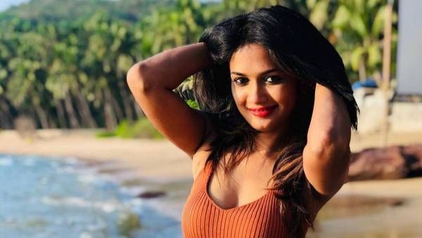 ఓ రేంజ్‌లో రెచ్చిపోయిన ఆరియానా గ్లోరీ: అలాంటి బట్టలతో అందాలు మొత్తం కనిపించేంత ఘాటుగా!