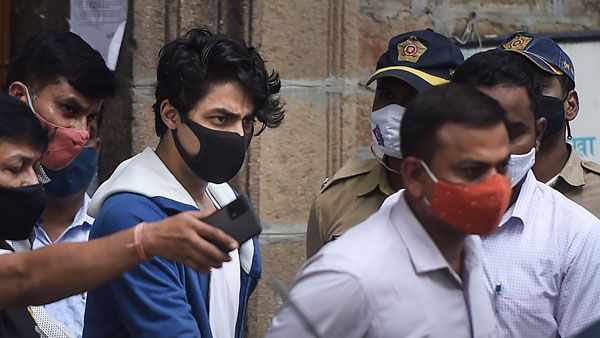 Aryan Khan డ్రగ్స్ కేసులో యువ హీరోయిన్ పేరు తెరపైకి.. బెయిల్ విచారణ ముందు షారుక్‌కు మరో షాక్