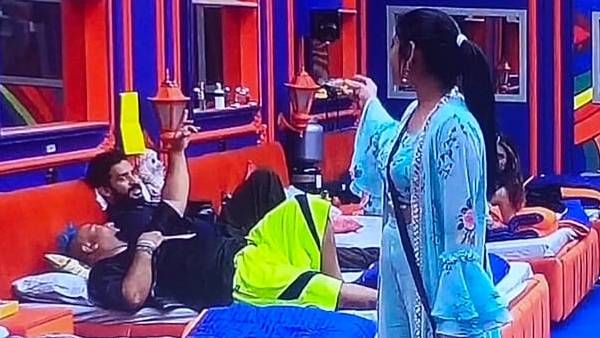 Bigg Boss Telugu 5.. ఆర్జే కాజల్‌కు ఆ ఫింగర్ చూపించిన లోబో.. అది కోసి పారేయాల్సింది అంటూ ప్రియాంక