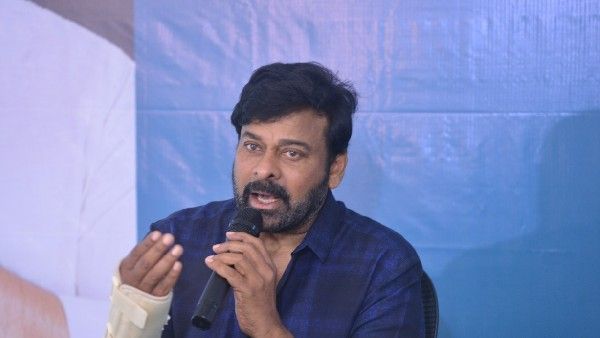 Chiranjeevi: చిరంజీవి చేతికి కట్టు.. ఏమైంది అనే టెన్షన్లో ఫాన్స్!
