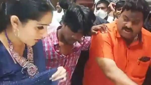 రష్మీకి చేదు అనుభవం.. మాల్ ఓపెనింగ్‌‌కని వెళ్తే అరాచకం.. మీదకు దూసుకెళ్లి అలా?