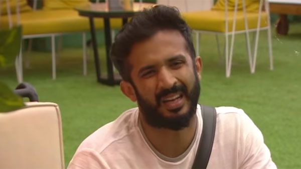 Bigg Boss: ఆమెను హగ్ చేసుకుని ముద్దు పెట్టిన రవి.. మా ఆయన చూస్తాడు అంటూనే తను కూడా!