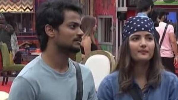 Bigg Boss: శృతి మించిన రొమాన్స్.. అడుక్కుని మరీ అలా.. హమీదా కూడా అడిగింది అంటూ షణ్ముఖ్ రచ్చ