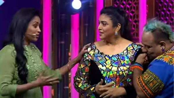 సుమ షోలో రెచ్చిపోయిన లోబో: ఏకంగా ఆమెకు ముద్దులు.. ఇంట్లో ఎవరూ చేయట్లేదా అంటూ బూతులు