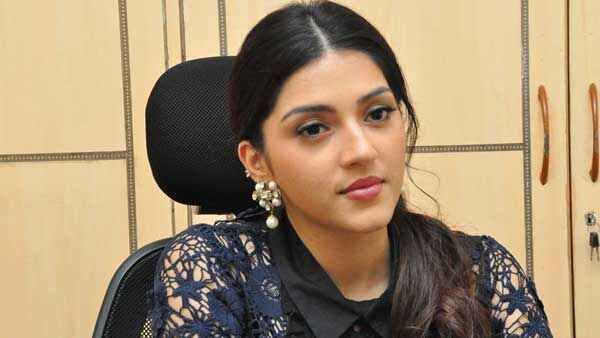 యంగ్ హీరోయిన్‌తో నాగార్జున రొమాన్స్: ఆమె వెళ్లిపోవడంతో లైన్‌లోకి వచ్చేసిన బ్యూటీ