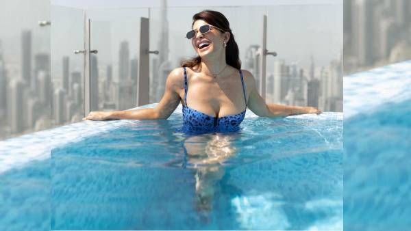 Jacqueline Fernandez బికిని అందాలతో అదుర్స్.. స్విమ్మింగ్ పూల్‌లో శ్రీలంక బ్యూటీ తడిసిన అందాలతో..