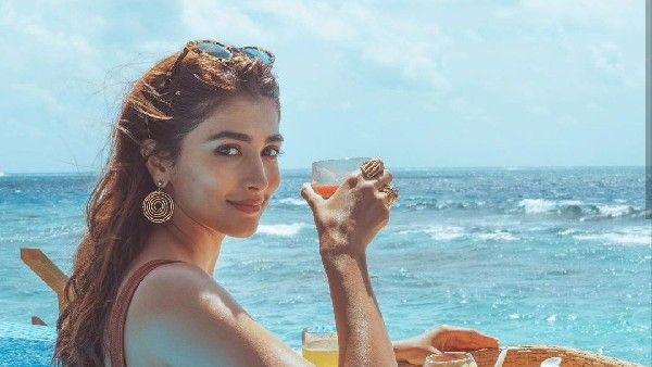 బికినీలో బుట్ట బొమ్మ డ్యాన్స్.. సెగలు రేపుతున్న లేటెస్ట్ వీడియో.. పూజను ఇంత హాట్ గా చూసి ఉండరు;