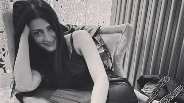 బెడ్‌రూంలో లవర్‌తో శృతి హాసన్ సరసాలు: ఏకంగా అతడి మీద పడుకుని.. వామ్మో ఇది మహా దారుణం!