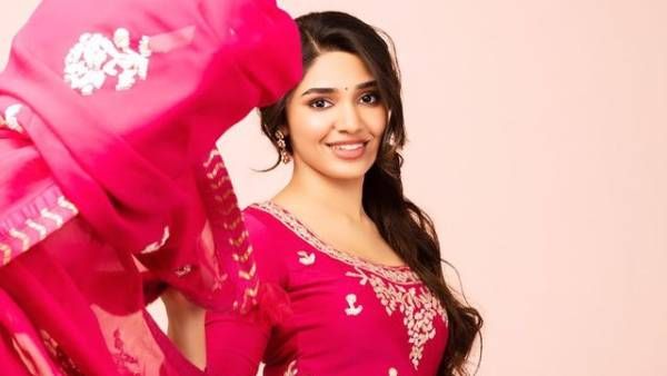 Kriti Shetty అందాలతో ఆకట్టుకొంటున్న ఉప్పెన భామ, ఫ్యాషన్ వెనుక సీక్రెట్ ఎవరంటే?