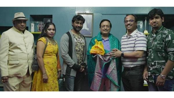 యండమూరి చేతుల మీదుగా తొలి ఏకాదశి.. మంచి రెస్సాన్స్ అందుకొన్న ఫస్ట్‌లుక్‌