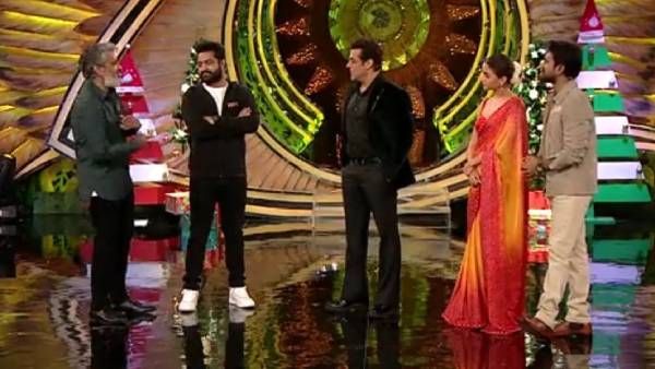 నా క్లీవేజ్ చూపించకు.. బిగ్‌బాస్ వేదికపై సల్మాన్‌ను ఆటపట్టించిన ఆలియా, ఎన్టీఆర్, రాంచరణ్