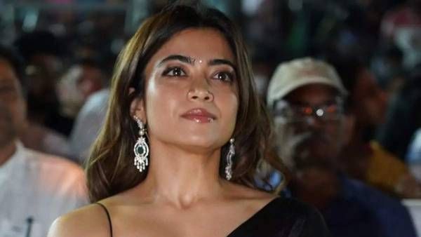 Pushpa: ప్రీ రిలీజ్ ఈవెంట్ లో ఆలస్యంగా బయటపడిన ఘటన.. అభిమానులకు గాయాలు.. బాధపడిన రష్మీక!