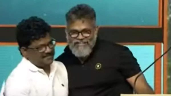 Pushpa Thank you meet చంద్రబోస్‌కు సుకుమార్ పాదాభివందనం.. కాళ్ల నమస్కరిస్తూ ఎమోషనల్