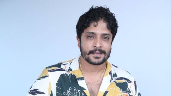 నయీం నరరూప రాక్షసుడు.. వారి కోసం అలా తెగించాడు.. అదే నాకు ఛాలెంజ్.. నయీం డైరీస్ హీరో వశిష్ట సింహ