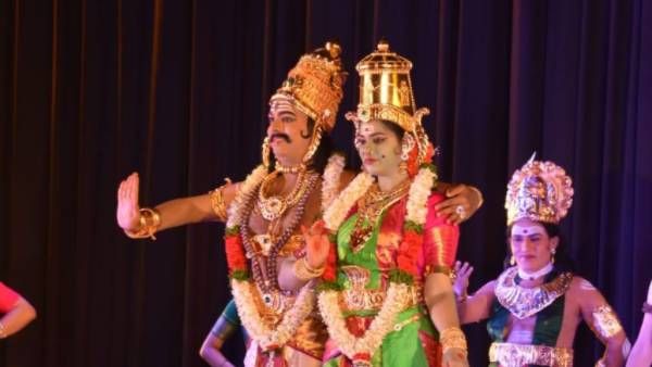 మంత్ర ముగ్దుల్ని చేసిన త్రివిక్రమ్ శ్రీనివాస్ సతీమణి.. మీనాక్షి కల్యాణం నృత్యరూపకం అదుర్స్