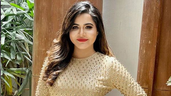 అషు రెడ్డి బండారం బయటపెట్టిన అసిస్టెంట్: అందుకే అలాంటి ఫొటోలు.. మరో దరిద్రమన్న రవి