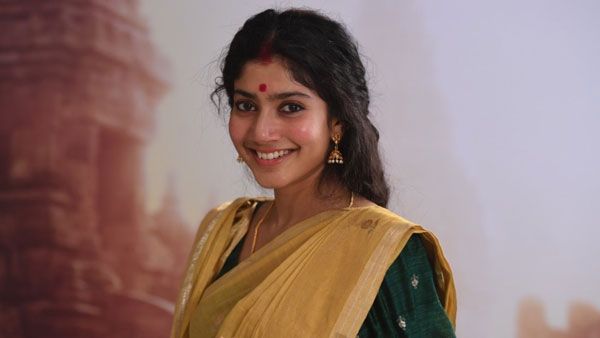 దేవదాసిగా సాయి పల్లవి న్యూ లుక్స్.. శ్యామ్ సింగరాయ్ లో చూడని స్టిల్స్ వైరల్