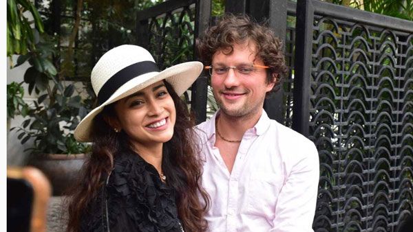 Shriya Saran: స్విమ్మింగ్ పూల్‌లో భర్తతో శ్రీయ రొమాన్స్.. నైట్ టైమ్‌లో రెచ్చిపోయి మరీ దారుణంగా!