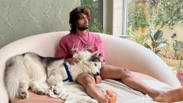 ఫ్యాన్స్ కు సాడ్ న్యూస్ చెప్పిన విజయ్ దేవరకొండ.. పర్సనల్ ఫొటో రిలీజ్!