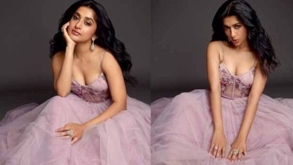 Meera Jasmin ఎద అందాలతో ఘాటుగా.. ఫ్యాన్స్‌కు అదిరిపోయే గ్లామర్ ట్రీట్