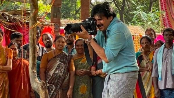 పవన్ కళ్యాణ్ లో ఎవరు చూడని కోణం.. కెమెరాతో మరొక హీరోను ఫొటో తీస్తూ.. వైరల్ పిక్
