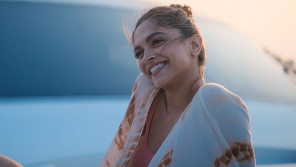 బట్టలున్నా లేనట్టే దీపికా పదుకొనే రచ్చ: వామ్మో శృతి మించిన హీరోయిన్ హాట్ ట్రీట్!