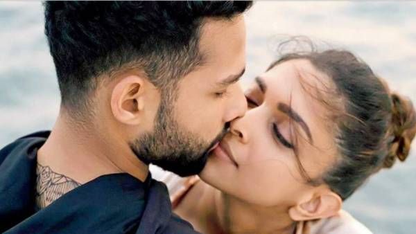 Gehraiyaan: శృంగార సన్నివేశాలపై దీపికా షాకింగ్ రియాక్షన్.. అమ్ముకునే రకం కాదంటూ..