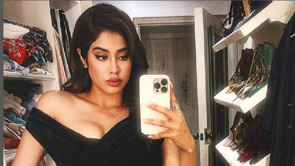 Janhvi Kapoor ఎద అందాల ఆరబోతతో ఘాటుగా.. బ్లాక్ డ్రస్‌ను కిందకు లాగి గ్లామర్ ట్రీట్