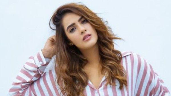 తప్పతాగి యాక్సిడెంట్ చేసిన టాలీవుడ్ హీరోయిన్.. పోలీసులని బూతులు తిట్టడంతో అరెస్ట్!