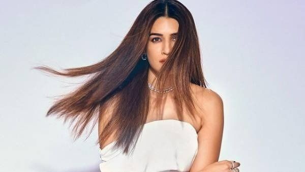 Kriti Sanon గ్యాంగ్‌స్టర్‌తో కలిసి రొమాన్స్.. ఆదిపురుష్ హీరోయిన్ పిక్ వైరల్