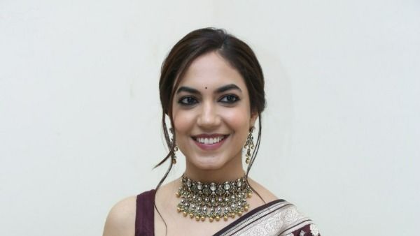 గ్లామర్ కంచె తెంచేసిన తెలుగమ్మాయి.. బాత్ రూంలో పరువాల విందు.. ముందెప్పుడూ చూసి ఉండరు!