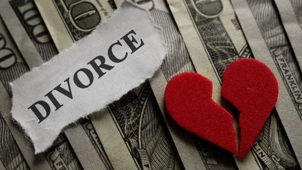 విడిపోయిన మరో సెలబ్రిటీ జంట.. విడాకులు తీసుకున్న స్టార్ డైరెక్టర్, 18 ఏళ్ల బంధానికి ముగింపు!