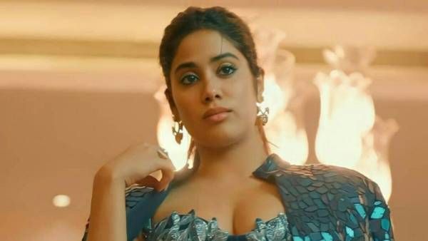 టాలీవుడ్ లో మరో హీరోకు గ్రీన్ సిగ్నల్ ఇచ్చిన జాన్వీ కపూర్.. లక్కీ ఛాన్స్?