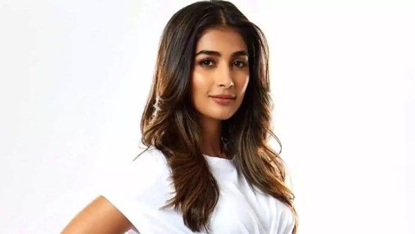 పాపం పూజా.. ఖంగారులో నోటి వెంట సె**అనే పదం .. తెగ ఆడేసుకుంటున్న నెటిజన్లు !